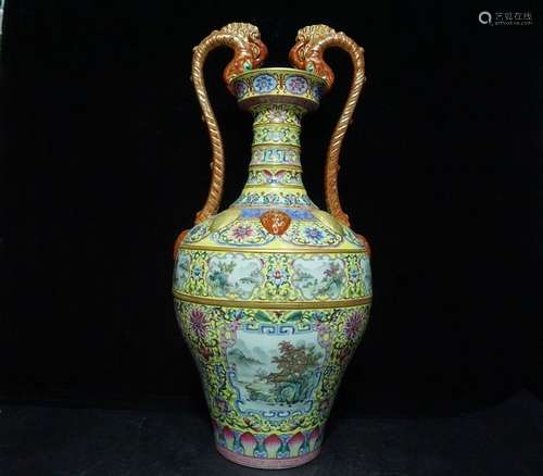 A Magnificent Famille Rose Porcelain Vase