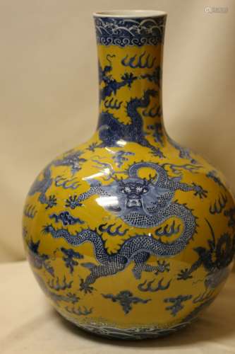 A Magnificent Blue and Yellow Glaze Porcelain Vase