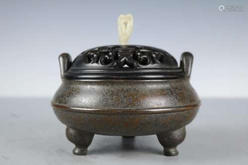 A Bronze Redwood Jade Incense Burner