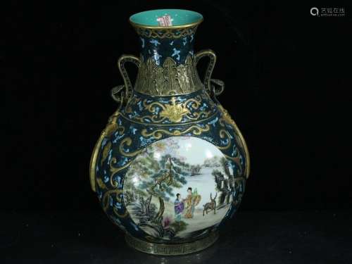 An Exquisite Famille Rose and Gilt Decorated Porcelain Vase