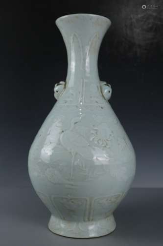A White Glaze Porcelain Vase