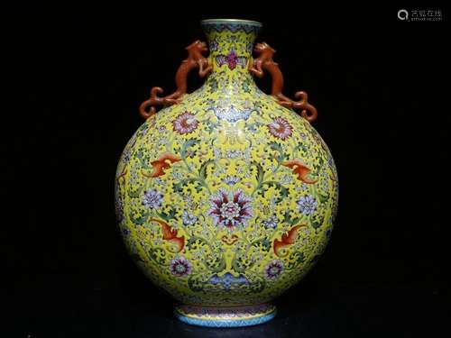 A Magnificent Famille Rose Porcelain Moonflask