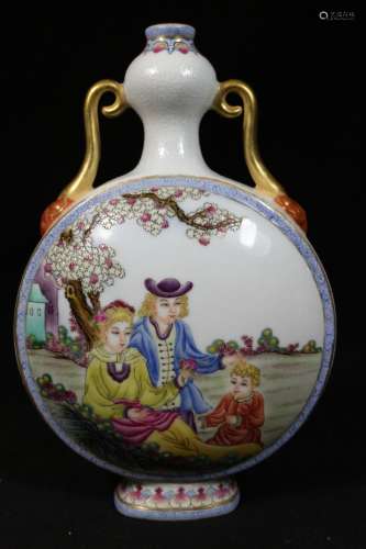 A Magnificent Famille Rose Porcelain Moonflask