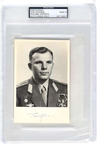 Yuri Gagarin - PSA/DNA MINT 9