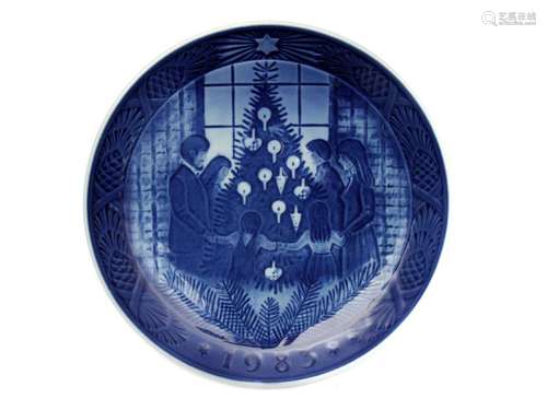 ROYAL COPENHAGEN CHRISTMAS PORCELAIN TREE PLATE