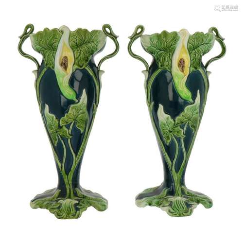 (2x) Vases.