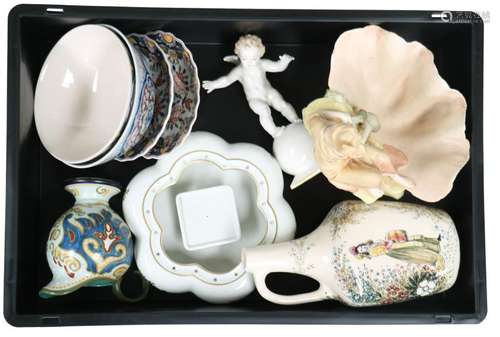 Collection of porcelain and earthenware.