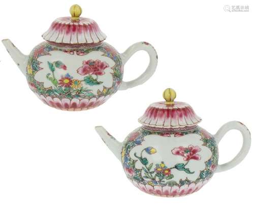 (2x) Teapots.