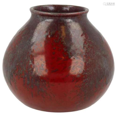 Globe vase.