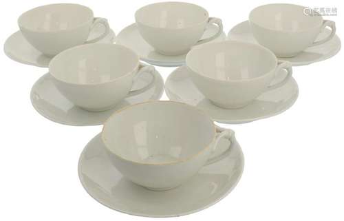 (6x) Cup and saucers.