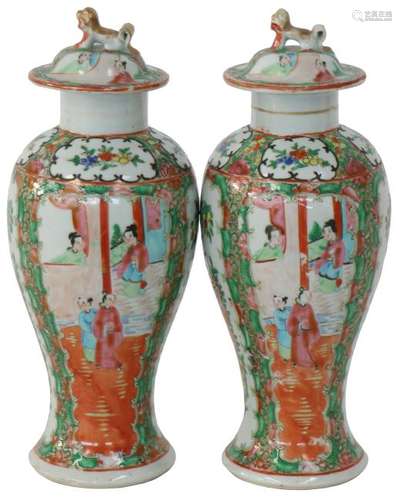 (2x) Vases.