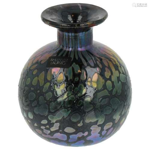 Globe vase.