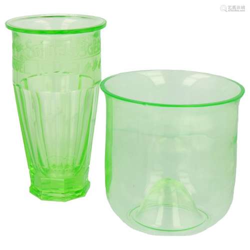 (2x) Vases of Uranium glass.