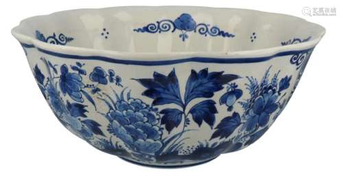 Large cupboard bowl of earthenware.