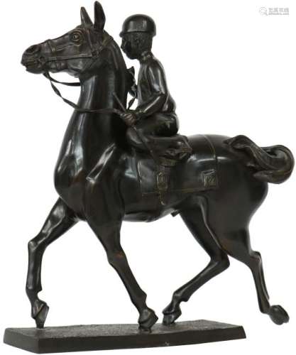 Bronze chevalier on horseback.