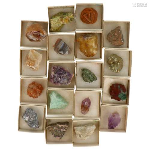 (18x) Piece lot of Minerals.