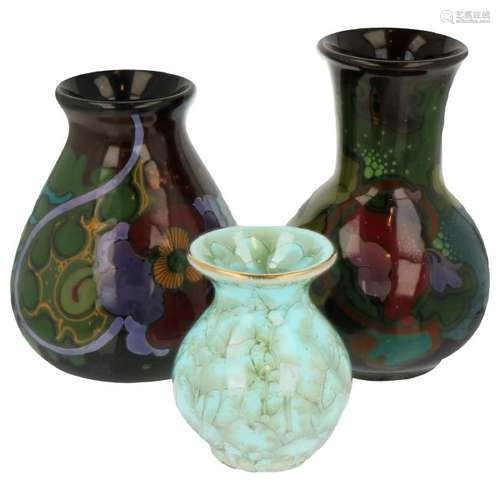 (3x) Vases.