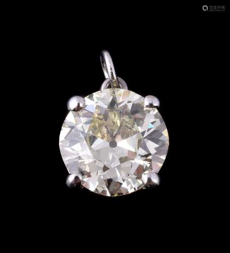 A brilliant cut diamond pendant