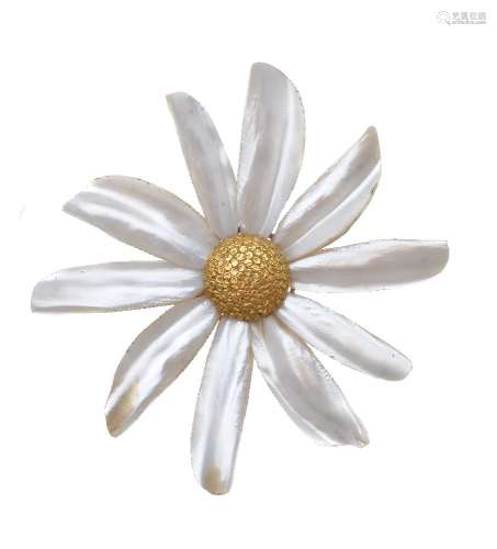 ϒ An early 20th century French Art Nouveau mother of pearl and gold daisy hair pin