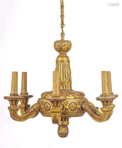 Lustre en bois sculpté et doré à 6 bras de lumières à décor de feuillages, [...]