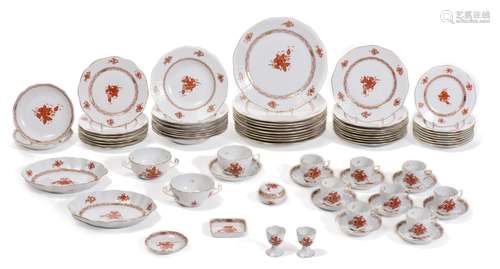 Service en porcelaine de Herend peint à la main, de modèle Comte Apponyi en rose [...]