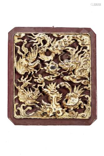 Plaque en bois de Ningbo ajouré de Chine à décor de dragon phénix, shishi et [...]