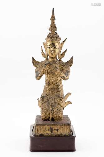 Orant agenouillé de Thaïlande les 2 bras devant, en bronze laqué doré. H. 30.5 [...]