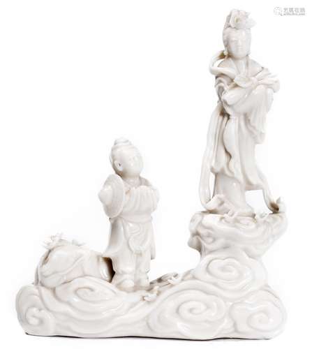 Deux personnages et un buffle en céramique blanche de Chine, XIXe. H. 19.5x16x7 cm. [...]