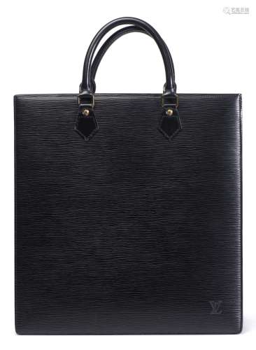 Louis Vuitton, sac cabas, modèle sac plat en cuir noir épi et double poignées en [...]