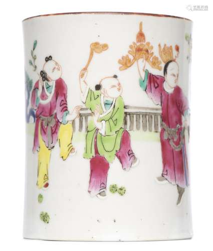 Porte-pinceau en porcelaine de Chine à décor en famille rose de 5 garçons jouant [...]