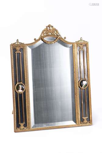 Miroir de table biseauté de style Empire à encadrement en laiton doré sur champ [...]