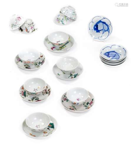 Ensemble de porcelaine de Chine diverses de la fin des Qing comprenant : - 10 bols à [...]