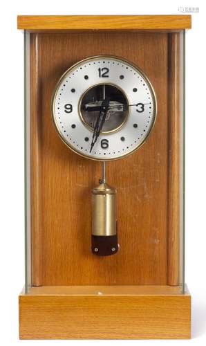 Pendule électrique de type école. Caisse en bois et verre. 54.5x29 cm - - Montres [...]