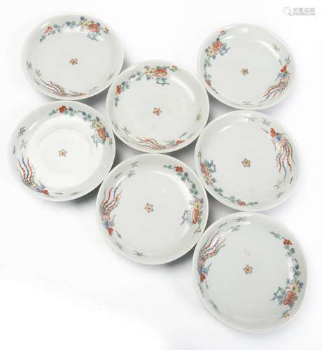 Sept coupes sur piédouche en porcelaine d'Arita, Japon, style Kakiémon à décor de [...]