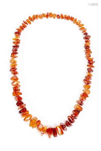 Collier en ambre. L. 69 cm Poids: 88 g - - Bijoux Jewellery Vintage – Mode – [...]