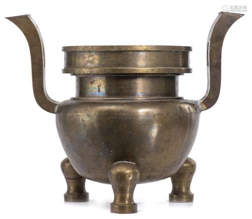 Ding tripode en bronze, Chine. H. 34x42x24 cm. Condition: Réparation à une anse [...]