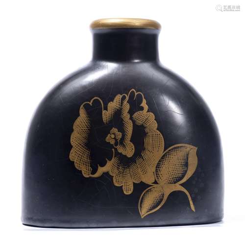 Richard Ginori, vase en porcelaine noire craquelée à décor à l'or de fleurs et [...]