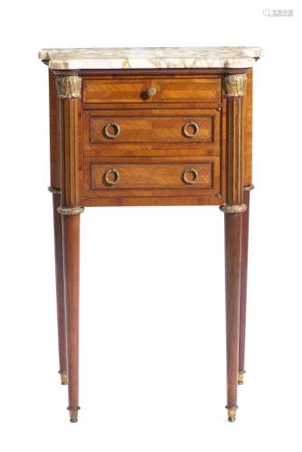 Meuble d'appoint en marqueterie de style Louis XVI, composé d'un tiroir et d'un [...]