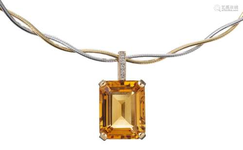 Pendentif composé d'une citrine de taille émeraude de env. 8 cts, et cinq brillants [...]