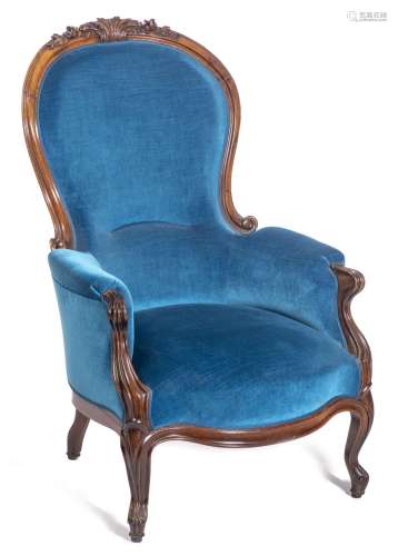 Fauteuil bergère en bois sculpté et recouvert de velours bleu roi. H. 107x68x59 cm. [...]