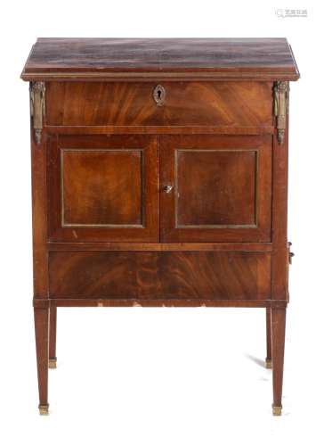 Petit meuble multifonction de style Louis XVI-Directoire comprenant 1 plateau vantail [...]