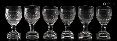 Ensemble de 6 verres en cristal taillé à motif pointe de diamant. Epoque [...]