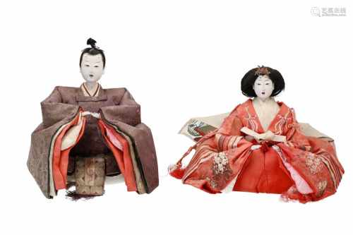 A set of two Hina dolls of an Emperor and Empress. Japan, 19th/20th century. H. 22 - 29 cm.