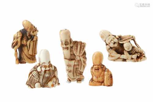 Lot of five netsuke, 1) Ivory Fukurokuju with fan and karako. Signed Kyokusai. L. 5,5 cm. 2)