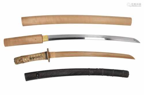 Wakizashi, Yasuhiro. Nagasa 45,4 cm. Mei: Echizen (no) Kuni Jû Yasuhiro. Ca. 1660. Blade in