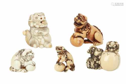 Lot of five netsuke, 1) Ivory shishi with ball. L. 4,5 cm. 2) Ivory shishi with ball. Signed. H. 3