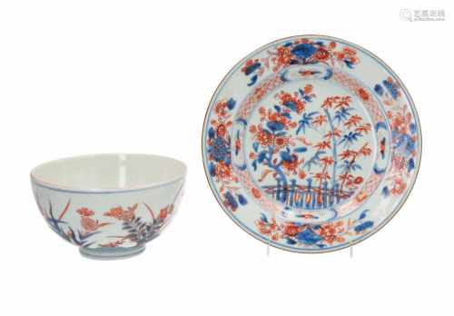 An Imari porcelain dish and bowl with floral decor. Unmarked. China, Qianlong. Diam. dish 22,5 cm.