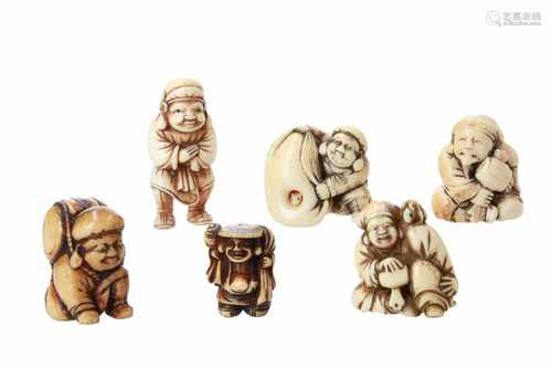 Lot of six netsuke, 1) Staghorn Daikoku with rice bag. H. 4 cm. 2) Ivory standing Daikoku. H. 5