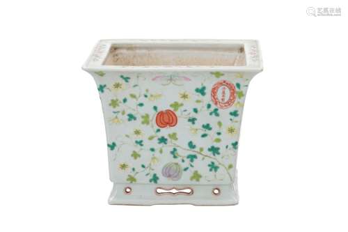 A square polychrome porcelain cachepot, decorated with flowers and butterflies. Signed Hongxian.