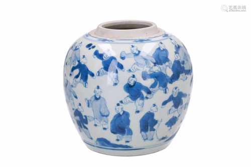 A blue and white porcelain ginger jar, with 100-boys decor. Unmarked. China, Kangxi. H. 16,5 cm.